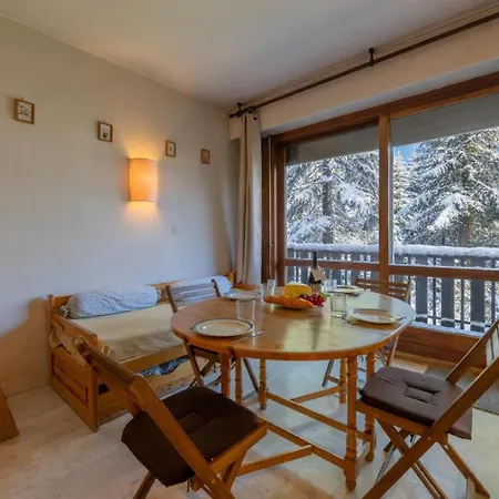 The Brevent Nest In/ski Out - Happy